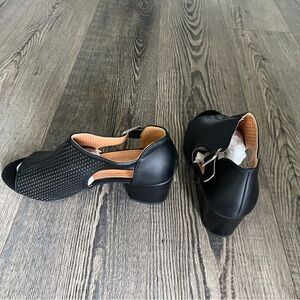Elegant Black Women's Dream Pairs Peep-Toe Shoes